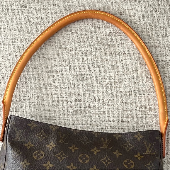 LIVE: Louis Vuitton Monogram Looping Tote. Item described on live extensively. - Picture 4 of 11